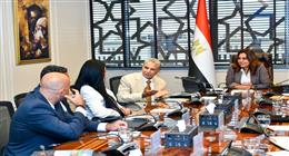 وزيرة التنمية المحلية تبحث مع المدير التنفيذى لمركز سيداري تطوير منطقة البلوهول بجنوب سيناء