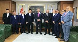 محافظ الجيزة يبحث مع وفد صيني تعزيز الشراكات الاستثمارية في النسيج والذكاء الاصطناعي