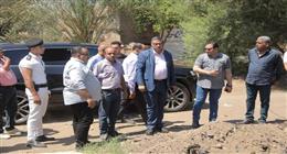 محافظ قنا يوجه بإزالة الإشغالات والباعة الجائلين ونقل مخازن فرز القمامة من شوارع دشنا