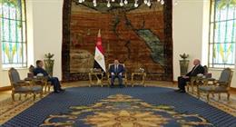 الرئيس السيسي لـ نبيل فهمي: المنطقة تواجه تحديات كبيرة تستدعي تفعيل دور الجامعة العربية