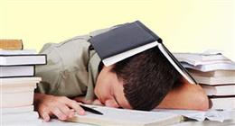 لكل طالب ثانوية عامة.. كم ساعة يجب أن تنامها لزيادة تركيزك في الامتحانات؟
