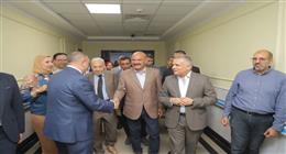 محافظ السويس يتفقد المستشفى الجامعي ويدرس مقترح إنشاء مدرسة للتمريض