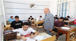 محافظ السويس داخل لجان الثانوية العامة.. راجع التجهيزات وأصدر تعليمات مهمة