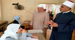 مفاجأة داخل لجنة الثانوية الأزهرية.. رئيس المعاهد يلتقي 4 شقيقات توأم ويعدهن بهذا الأمر