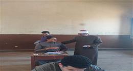 توأمان داخل لجنة امتحانات الثانوية الأزهرية بأسيوط.. والمشرف يفاجأ بالمشهد