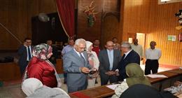 رئيس جامعة المنيا يشيد بانضباط اللجان وحسن سير الامتحانات داخل الكليات