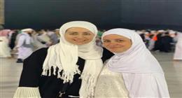  ريهام عبدالغفور تنشر صورة تجمعها مع هبة مجدي من أمام الكعبة: «ربنا يشفيكي»