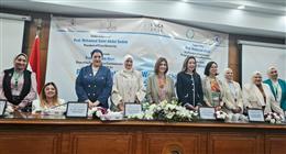 جامعة القاهرة تكرم رئيس «القومي للأمومة» تقديرا لجهودها في حماية حقوق الطفل