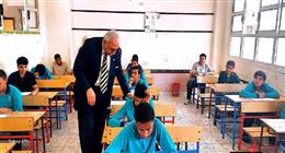 طلاب الشهادة الإعدادية بالجيزة يؤدون امتحان الهندسة اليوم