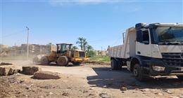 رفع 97 طنًا من مخلفات البناء في حملة مكبرة بقنا