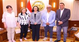 مهرجان أسوان لأفلام المرأة يكرم وزيرة التضامن بـ«تمثال إيزيس»