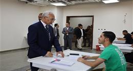 رئيس جامعة المنيا يتفقد امتحانات الفرقة الثانية بكلية الهندسة بالجامعة الأهلية