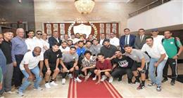 ممر شرفي للاعبين.. محافظ بورسعيد يكرم إدارة المصري بعد الفوز بكأس عاصمة مصر