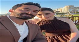 مي عز الدين تخطف الأنظار بإطلالة متناسقة مع زوجها أحمد تيمور