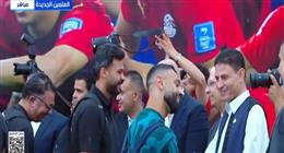 لاعبو المنتخب يغادرون صالة مطار العلمين وسط استقبال جماهيري حافل