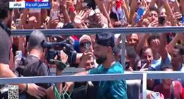 انطلاق مسيرة الأبطال.. الحافلة المكشوفة لمنتخب مصر تتحرك وسط حشود جماهيرية في العلمين