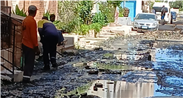 رفع المخلفات وتطهير الصرف الصحي بعدد من المناطق بالإسكندرية استجابة لشكاوى المواطنين