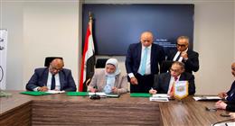 «نقل الكهرباء» توقع عقدًا للتوسع في مشروعات الطاقة المتجددة