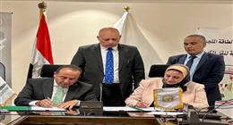 «المصرية لنقل الكهرباء» توقع عقدا لإنشاء خط جهد لتفريغ قدرات طاقة الرياح بمنطقة خليج السويس