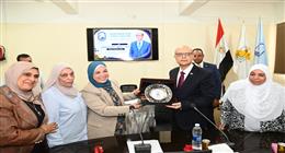 مجلس كلية التمريض يكرم رئيس جامعة أسيوط تقديرا لجهوده في تطوير المنظومة التعليمية
