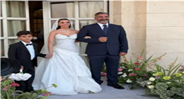 زغاريد وأجواء مبهجة.. كارمن سليمان تحتفل بزفاف شقيقتها