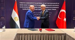 وزير النقل ونظيره التركي يوقعان مذكرة تفاهم لتعزيز الممرات الدولية وربط الشبكات بين آسيا وأفريقيا