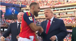 مهاجم إسبانيا يتجاهل النظر لترامب خلال التتويج بكأس العالم.. مصافحة باردة يحكمها دعم فلسطين
