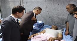محافظ القليوبية يطمئن على مصابي حادث الطريق الحر.. ويوجه بدعم أسر الضحايا