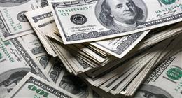 خبير مصرفي يكشف خسائر المستثمرين في الدولار بعد تراجع قيمته.. تخلص منه فورا