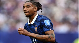 لماذا اختار مايكل أوليس اللعب لفرنسا بدلا من إنجلترا في كأس العالم؟ 