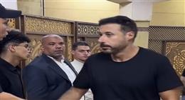 أول ظهور بعد زواجه.. أحمد السعدني يشارك في عزاء المنتج الفني ياسر صبحي