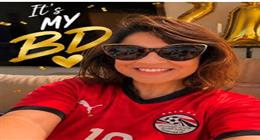 أول ظهور للفنانة إنجي وجدان بعد الوعكة الصحية.. طمأنت جمهورها بتيشيرت المنتخب