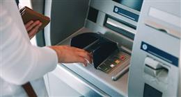 تحذير لعملاء البنوك.. ماذا تفعل إذا خصمت ماكينة ATM أموالك دون صرفها؟